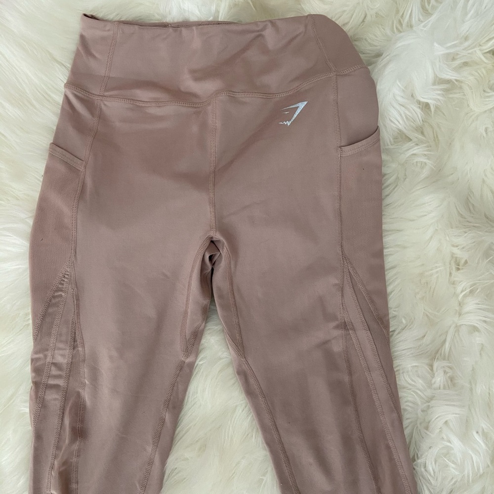 Gym shark leggings